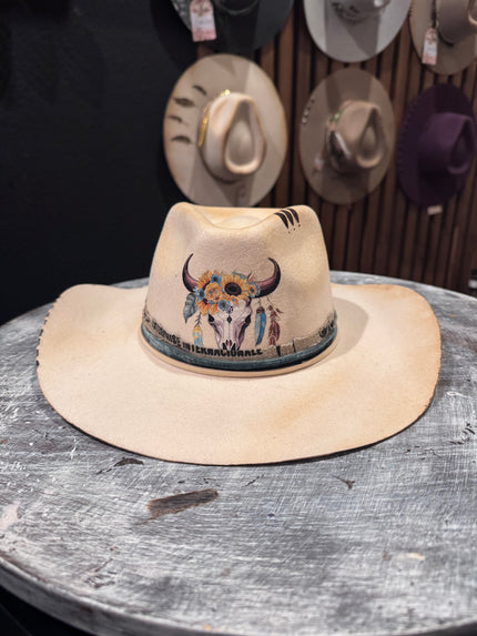 The Cheyenne - Ivory Western Shaped Felt Hat Longhorn Skull with Blue Trim