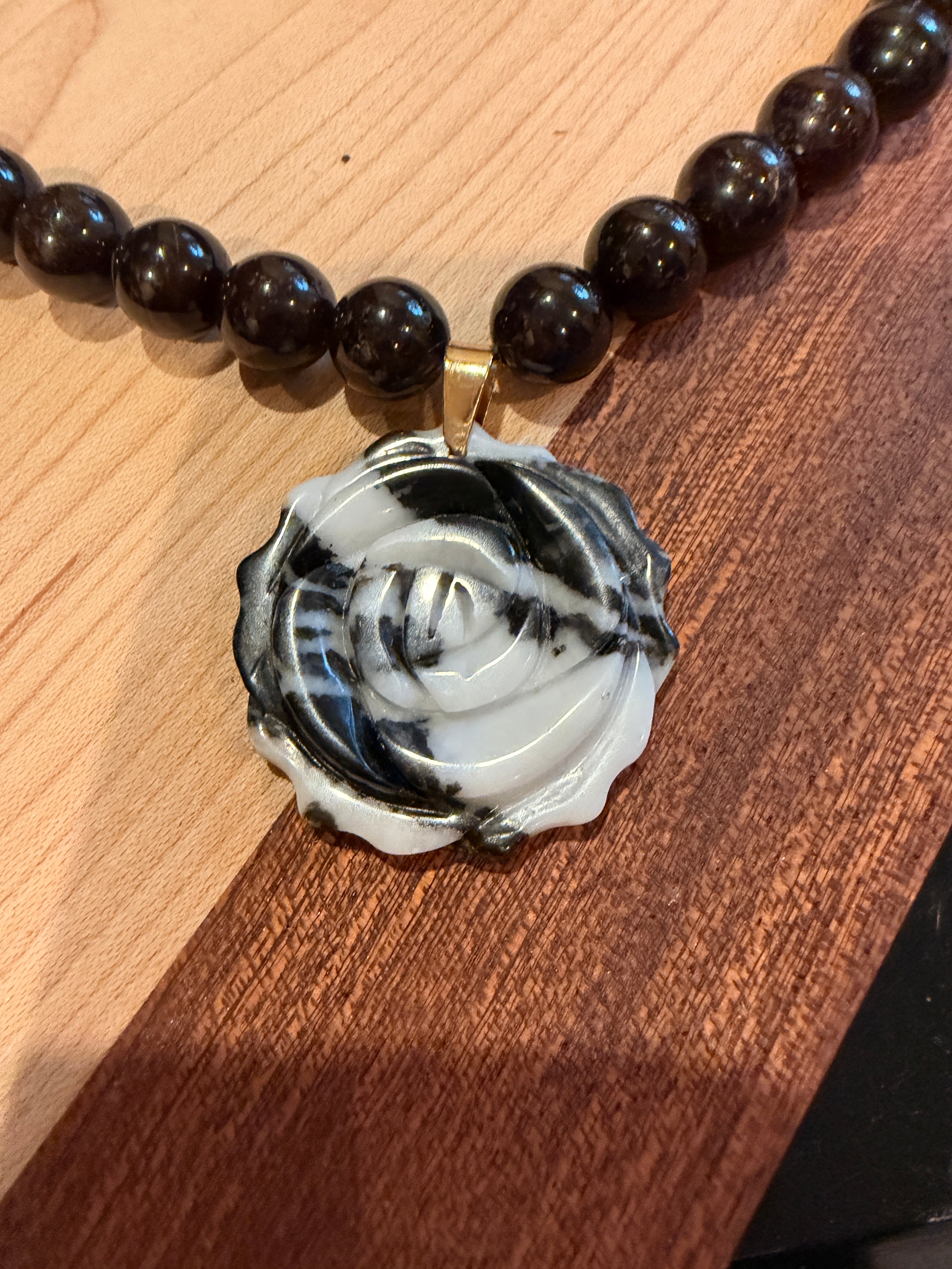 Natural Garnet Beaded Necklace with Gemstone carved Zebra Rose Pendent