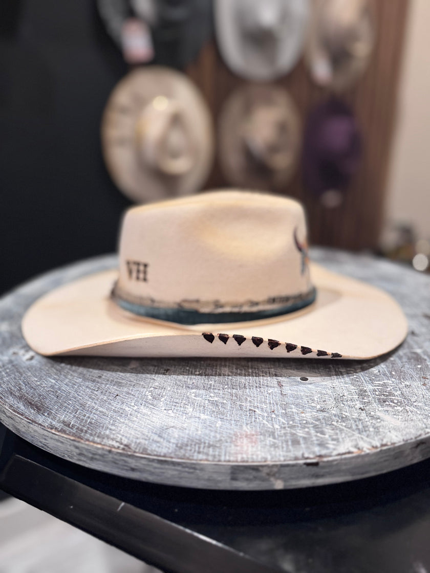 The Cheyenne - Ivory Western Shaped Felt Hat Longhorn Skull with Blue Trim