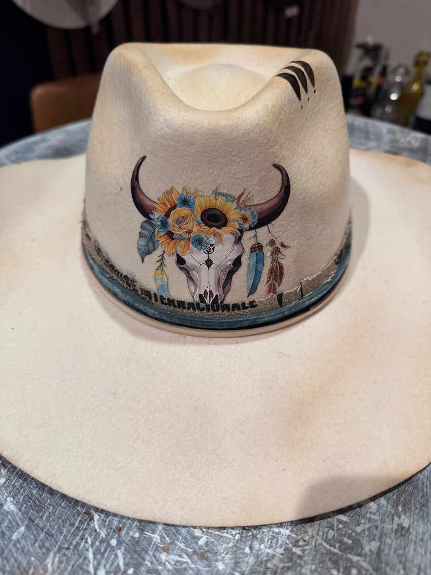 The Cheyenne - Ivory Western Shaped Felt Hat Longhorn Skull with Blue Trim